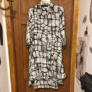 Talk of the Walk Black white pebble swing Dress tunic 3/4 sleeves Small pockets